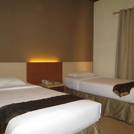 Hotel Delta Sinar Mayang Sidoarjo Zimmer foto