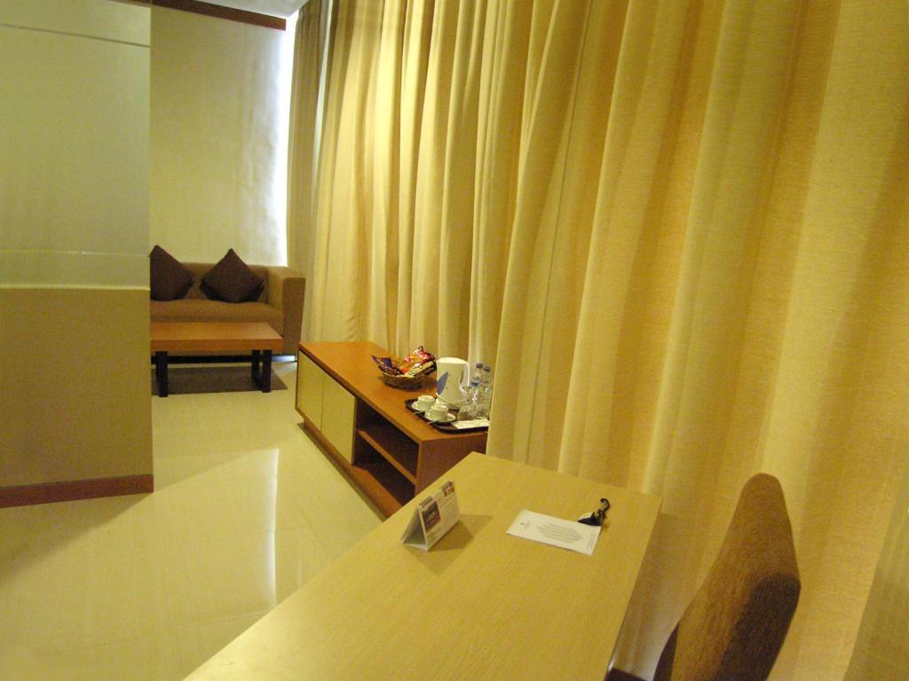 Hotel Delta Sinar Mayang Sidoarjo Zimmer foto